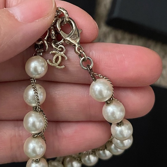 Chanel Pearl Bracelet - Picture 9 of 11